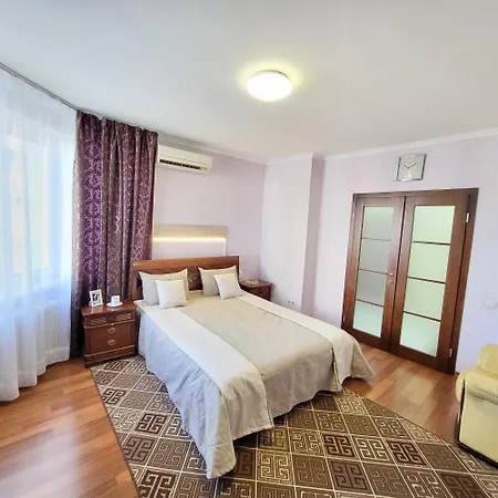 Apartment On Hryshka Street Kyiv Exterior photo