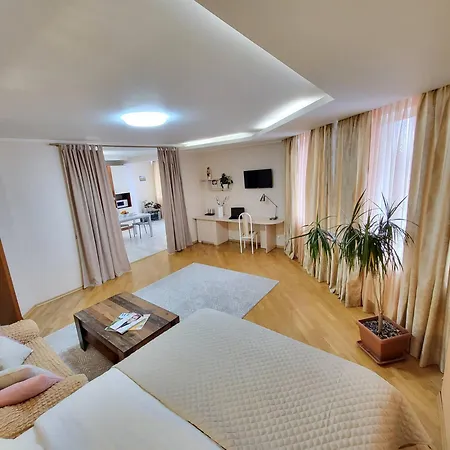 Apartment On Hryshka Street Kyiv Exterior photo