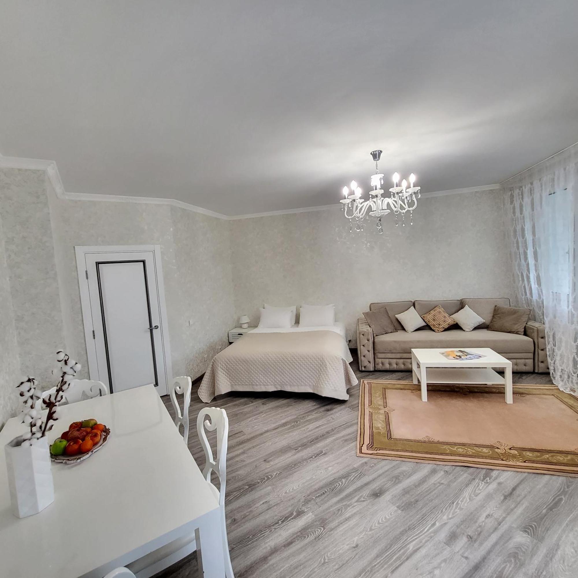 Apartment On Hryshka Street *