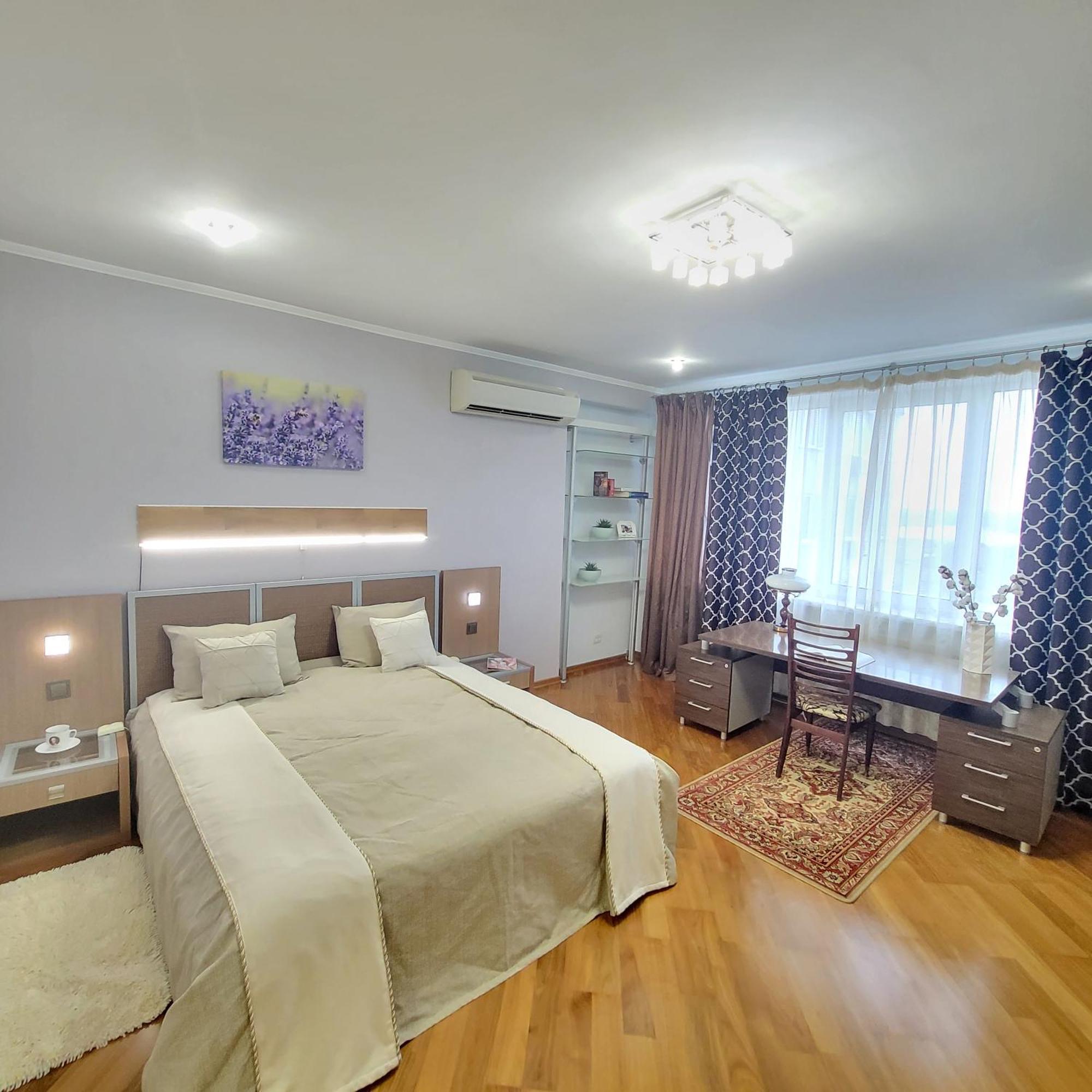 On Hryshka Street Kiew